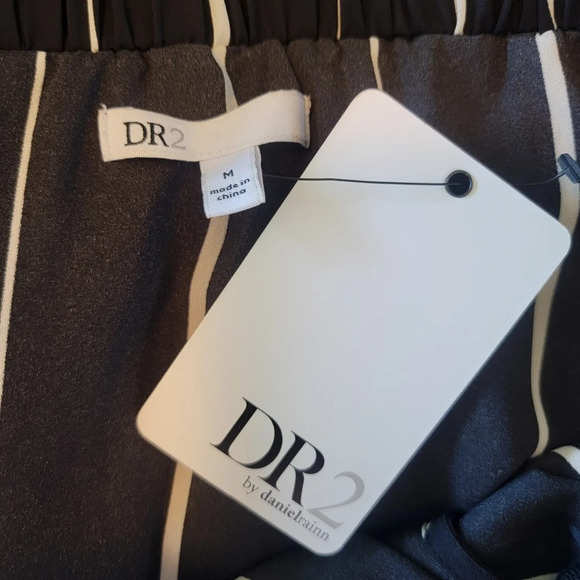 NWT DR 2 off the shoulder ruffle top. Black with white stripes. Size M medium - Picture 4 of 8